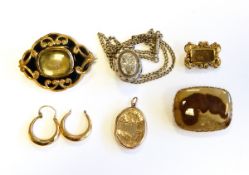 Pair of 9ct gold hoop earrings (1.