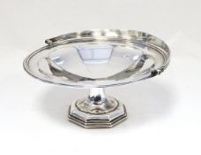 George V Walker & Hall silver cake/fruit basket, circular with moulded swing handle,