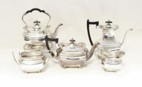 George V Walker & Hall silver five-piece tea and coffee service, viz:- teapot, coffee pot,
