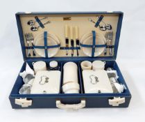 Brexton picnic set fitted with plastic lunch boxes, Thermos,