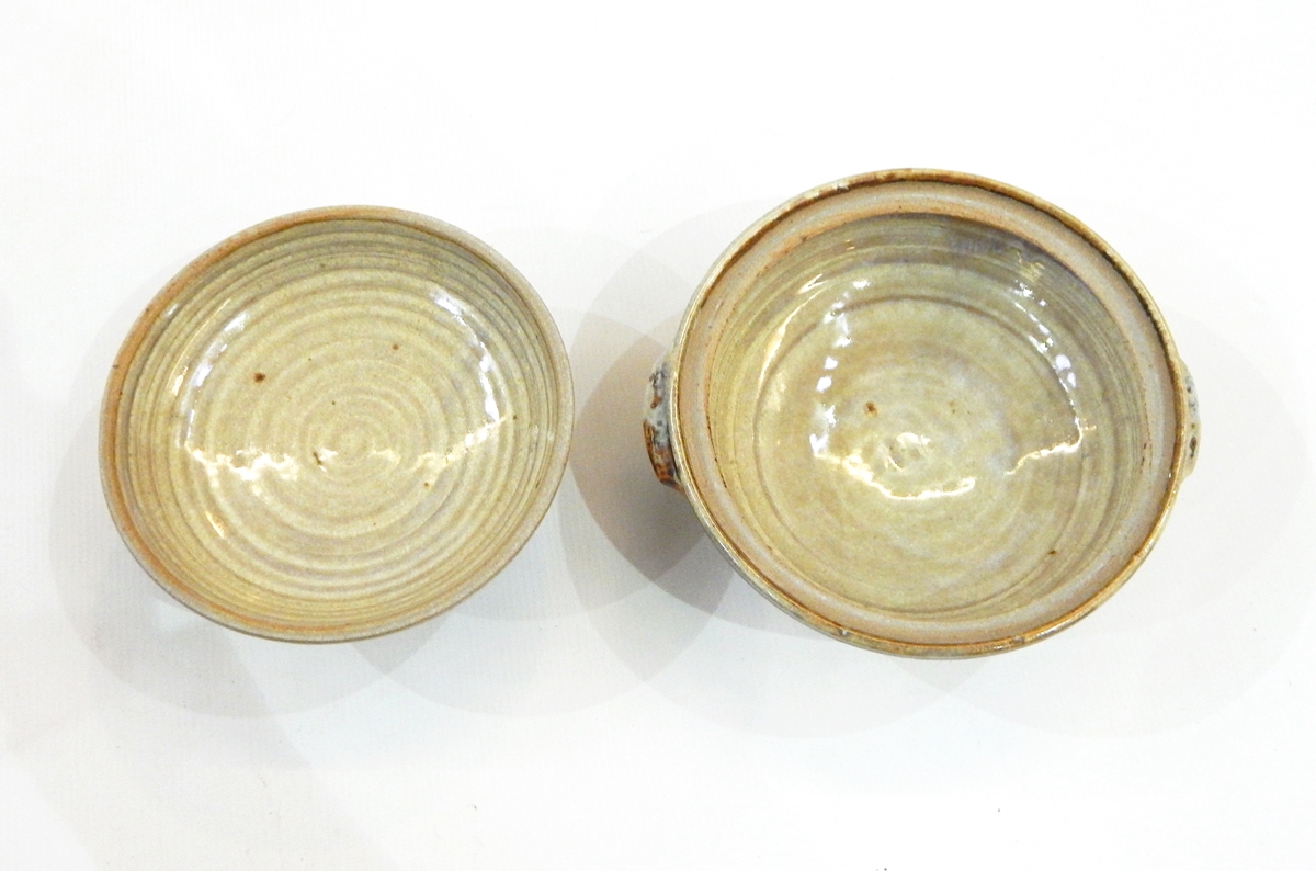 Ray Finch Winchcombe reduced salt glaze lidded rice bowl with iron slip, stamped to base, - Image 2 of 3