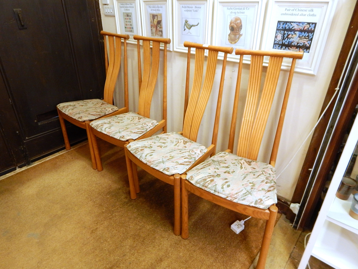 Set of six Ercol serpentine lath back chairs with abstract seat covers, - Image 2 of 2