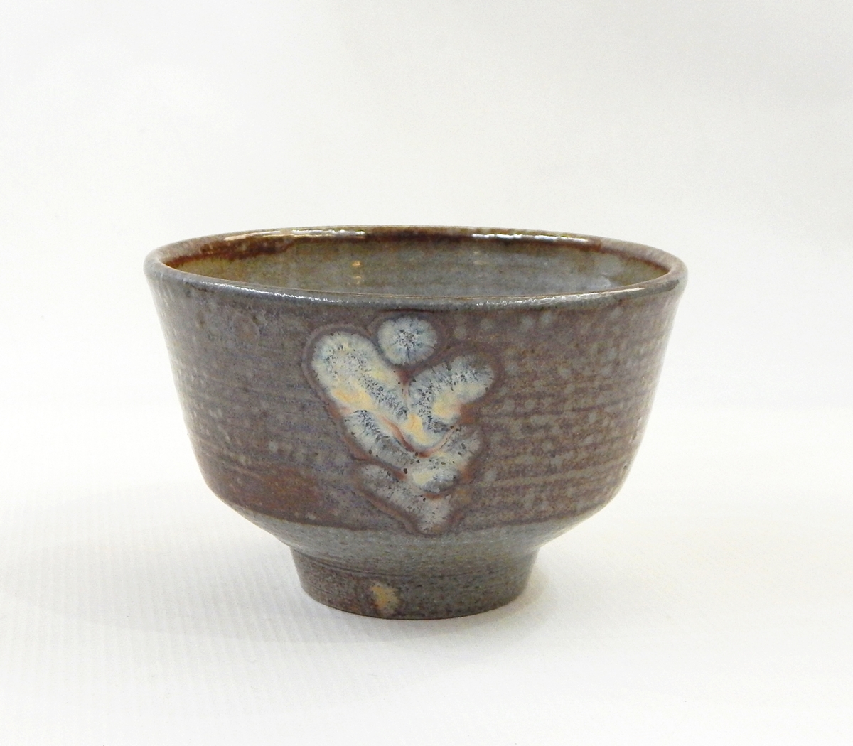 Ray Finch Winchcombe salt glazed tea bowl, stamped to base,
