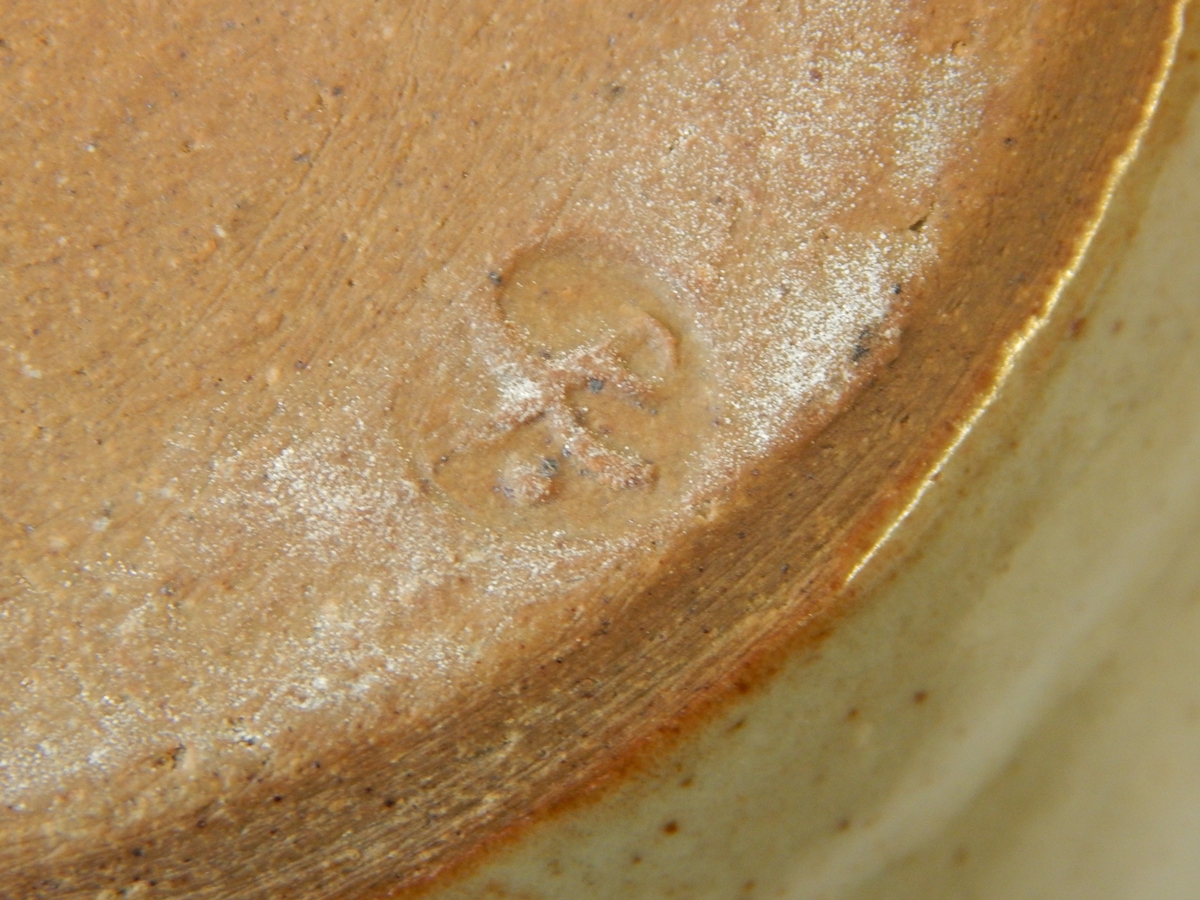 Ray Finch Winchcombe ash glazed teapot with combed and sgraffito decoration through blue slip, - Image 3 of 3