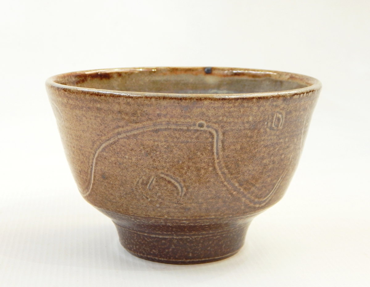 Ray Finch Winchcombe salt glazed tea bowl, stamped to base, - Image 2 of 4