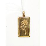 9ct gold pendant decorated with a rose, weighing 2g and a 9ct gold rope twist bracelet (approx. 1.