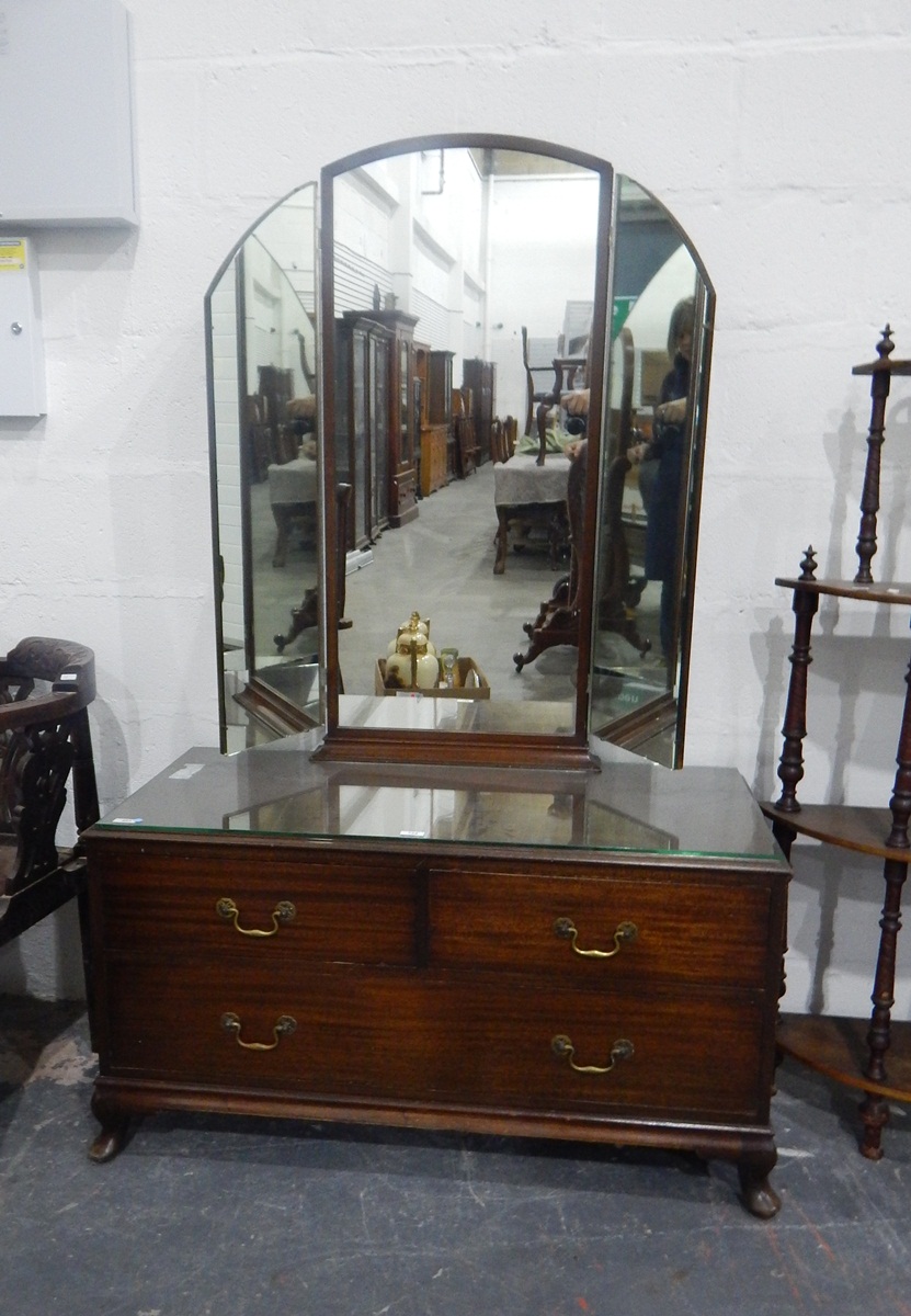 Early 20th century mahogany dressing chest by Waring & Gillows patent number 224089),