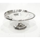 George V Walker & Hall silver cake/fruit basket, circular with moulded swing handle,