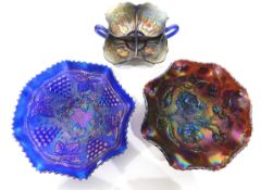 Carnival glass bowl decorated with a swan and five other bowls (7)