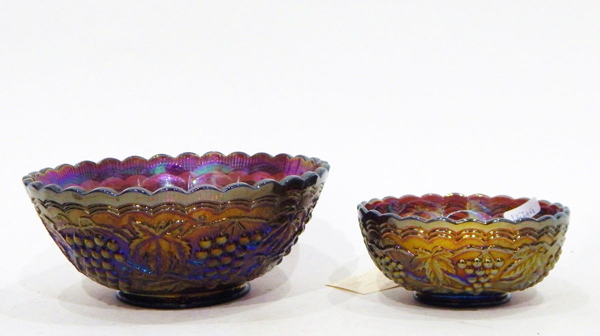 Amethyst carnival glass dish in the 'Grape and Cable' pattern, 23cm wide, - Image 4 of 6