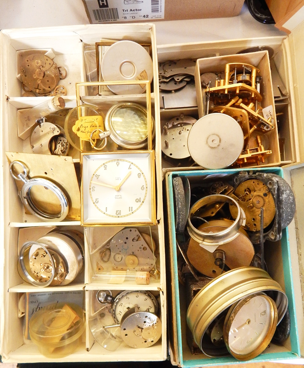 Large quantity of small clock,