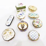 Quantity of porcelain decorative trinket boxes (1 box)