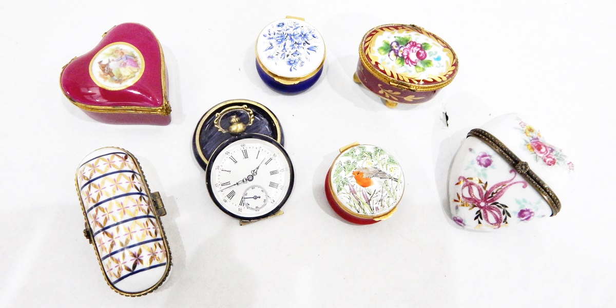 Quantity of porcelain and enamel trinket boxes (1 box)