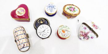 Quantity of porcelain and enamel trinket boxes (1 box)