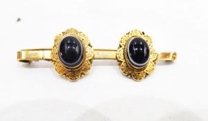 Gold-coloured metal banded onyx brooch,