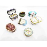 Quantity of porcelain and enamel trinket boxes (1 box)