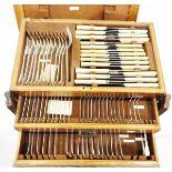 Silver plated canteen of flatware in fitted oak case (PLEASE NOTE NEW ESTIMATE)