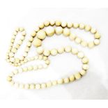 Late 19th century single row of graduated ivory beads