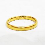 22ct gold wedding band, approx.