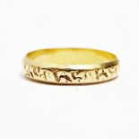 Victorian 18ct gold wedding ring with floral decoration, approx.