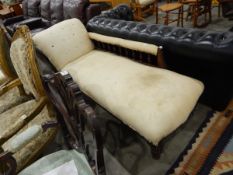 Late Victorian chaise longue with turned spindle gallery,
