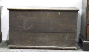 Early 19th century oak blanket/tool chest,