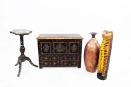 Small lacquerwork chest with floral decoration,