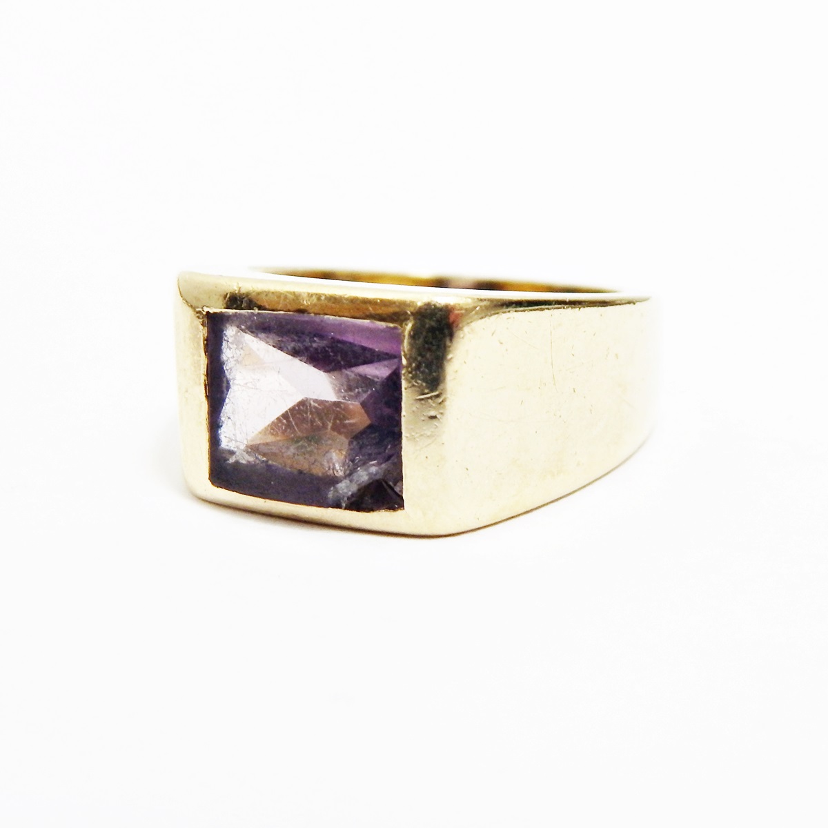 14K ring set with amethyst, rectangular, 12g approx.