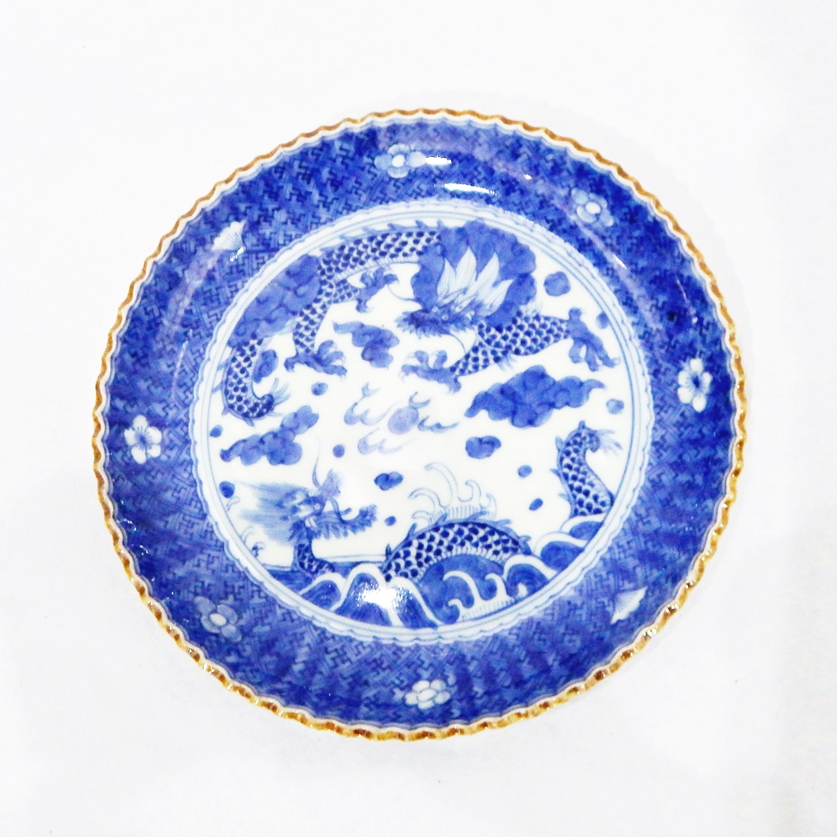 Set of six Japanese porcelain plates, each decorated with dragons and cloud scrolls,
