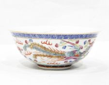 Chinese porcelain bowl with gilt and red dragon and cloud scrolls autour,