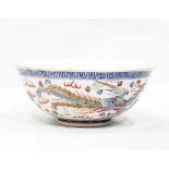 Chinese porcelain bowl with gilt and red dragon and cloud scrolls autour,