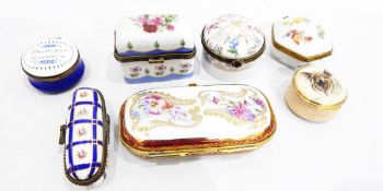 Quantity of porcelain and enamel trinket boxes (1 box)