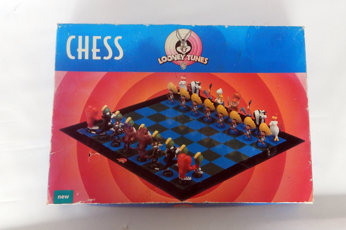 Warner Bros Looney Tunes chess set 1999, - Image 2 of 2