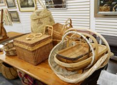Quantity of various baskets including two trugs (10)