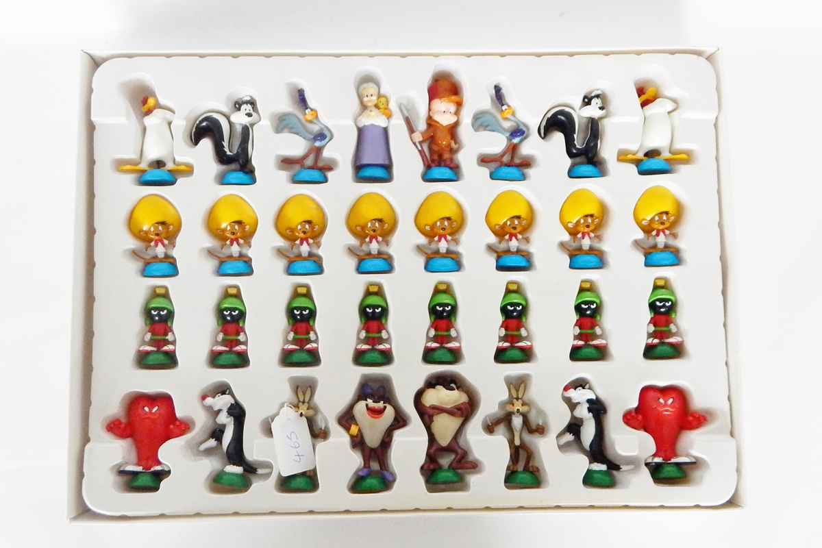 Warner Bros Looney Tunes chess set 1999,