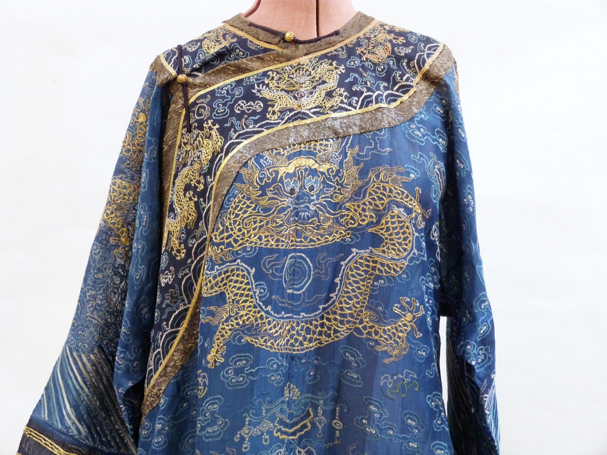 Chinese robe embroidered in gold thread and dragon, - Image 2 of 3