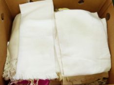 Large quantity of linen and cotton hand towels (1 box)