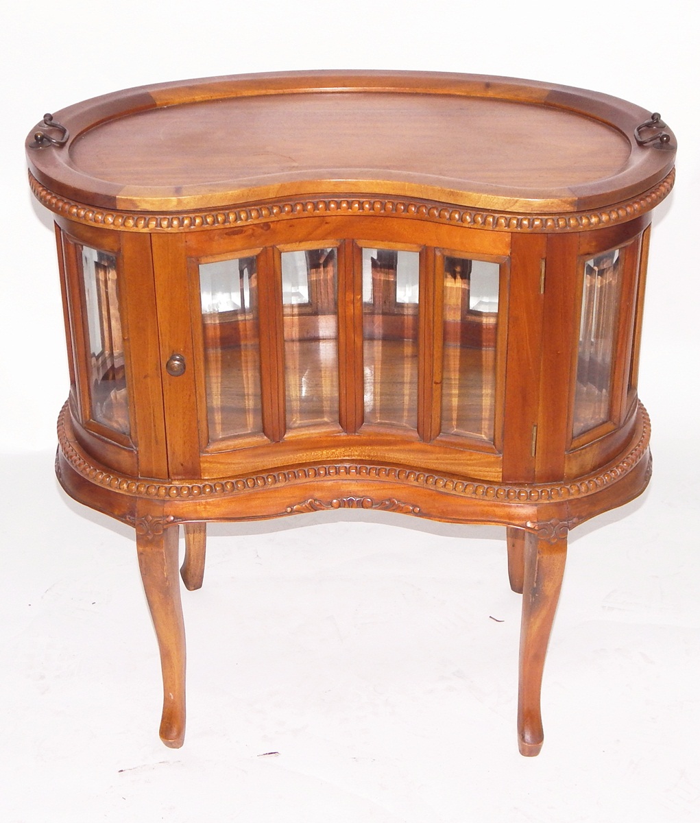 Walnut kidney-shaped drinks cabinet with loose tray top, - Image 2 of 2