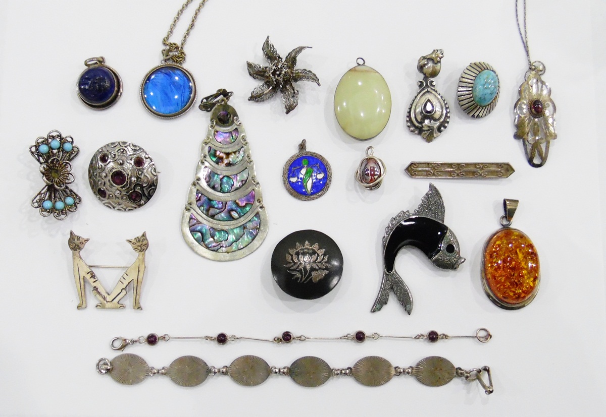 Quantity of silver and other jewellery including a modern amber pendant, a butterfly wing pendant,