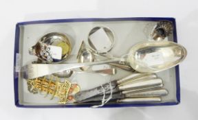 Silver baby's food pusher and spoon set, a set of six silver handled fruit knives,