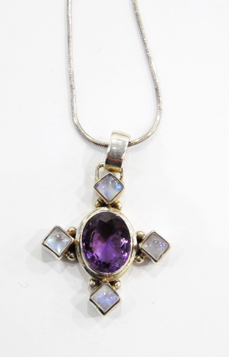 Modern silver-coloured pendant with central oval mixed cut amethyst surrounded by four square - Image 2 of 2