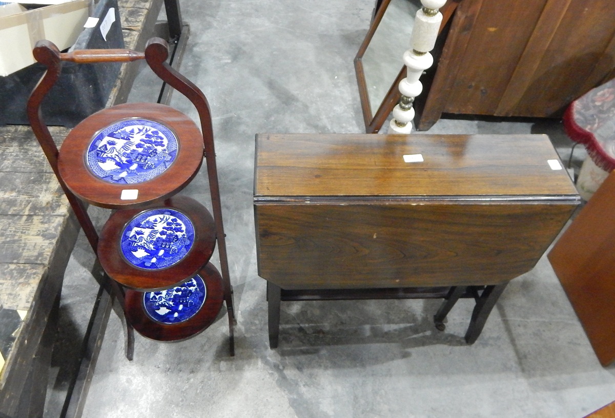 Edwardian mahogany Sutherland table and a three-tier folding cakestand,