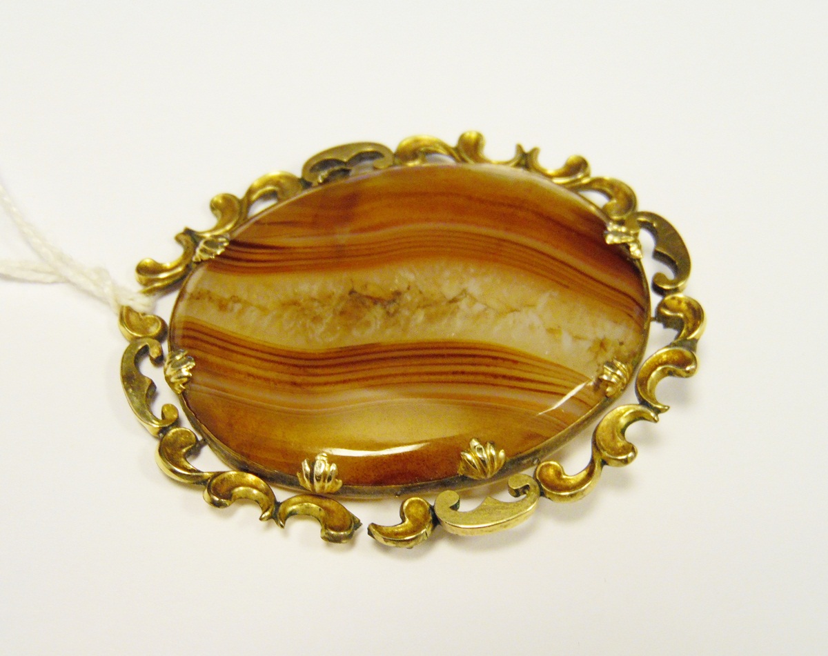 Victorian gold coloured metal and banded agate brooch, - Image 2 of 2