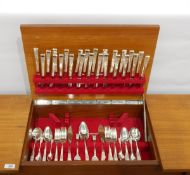 Oneida Community plate flatware set for 12 covers, comprising table knives, dessert knives,