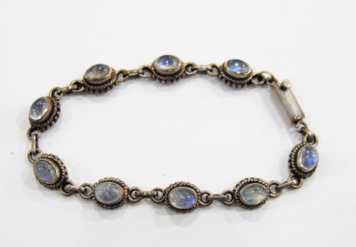 Silver-coloured bracelet set with moonstone cabochon links, marked 925, - Image 5 of 6