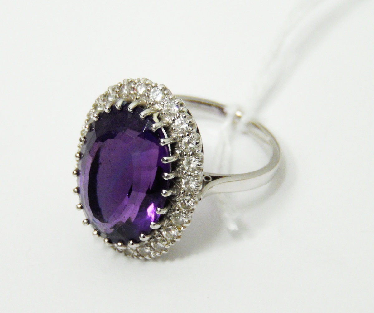 White gold-coloured amethyst and diamond cluster ring, - Image 2 of 2