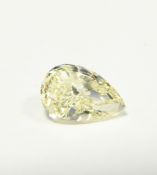 Pear-shaped brilliant cut fancy light yellow diamond, approx. 1.