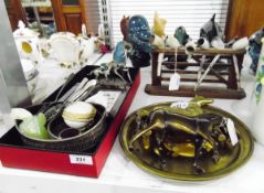 Two brass models of horses, a brass plate, a pipe rack with ceramic pipes,