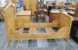 Continental style boat-shaped pine bedstead,