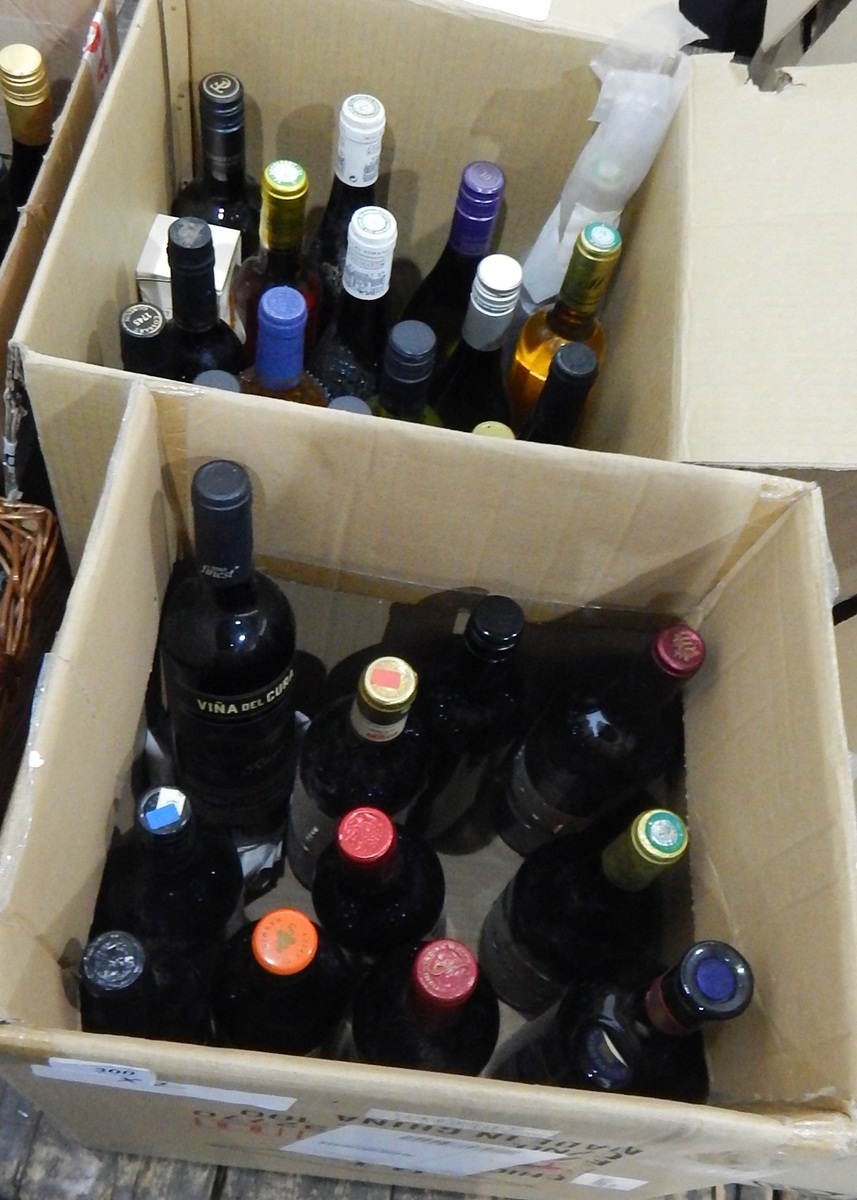 Quantity of white wine including Domaine des Baumard, Wyken, East Anglian wine, Rioja, etc.